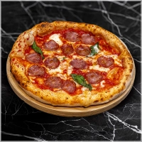 Tomatensaus, fiordilatte kaas en salami (spicy)