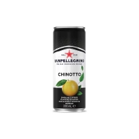 De Chinotto van San Pellegrino is een bijzondere Italiaanse frisdrank met een uitgesproken karakter. Sinds de jaren ’50 geliefd in Italië, wordt deze bijzondere frisdrank gemaakt van de zonovergoten chinotto-vrucht, die zijn unieke smaak dankt aan de Mediterrane bodem.<br><br>Smaak: diepbruin van kleur, licht bruisend en vol aroma’s van chinotto-olie en oranjebloesem. De smaak is krachtig en complex, met een perfecte balans tussen zoet en bitter, ondersteund door kruidige tonen van onder andere kaneel en rabarber.